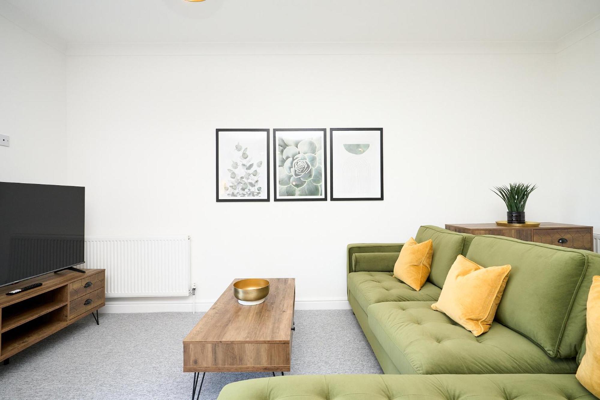 Spacious 1 Bed Apt - Stunning Views & Private Parking - 5 Mins To Beach - Dog Friendly - Close To Ventnor, Shanklin & Sandown - Ideal For Friends, Families & Business Travellers - Sleeps Up To 4 Guests - Managed By "Greenstay Serviced Accommodation" Bonchurch المظهر الخارجي الصورة